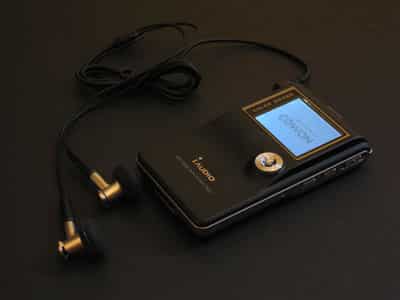 Backstage: Cowon iAudio X5, previewed