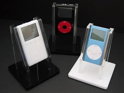 Review: PlasticSmith tux upright Stand for iPod