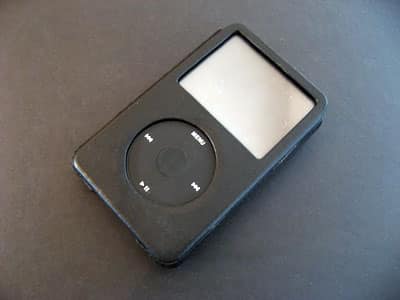 Review: BoxWave Designio Leather Shell Case for iPod 5G (video)