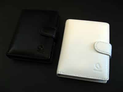 Review: Capdase Bifold Style Classy Leather Case for iPod nano 2nd Generation