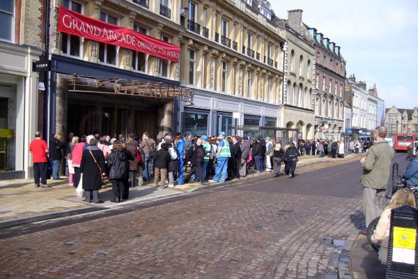 Cambridge Gets an Apple Store, in Grand Style