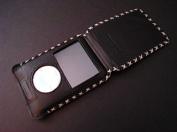 Review: Tunewear Prie Rawhide and Moccasin Cases for iPod nano