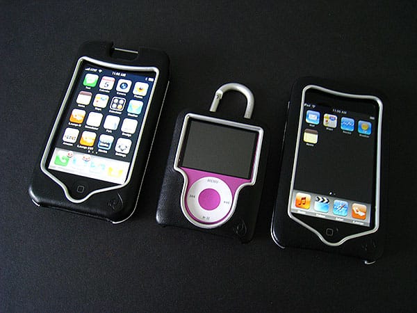 Review: Uniea U-Suit Premium for iPod nano, touch + iPhone