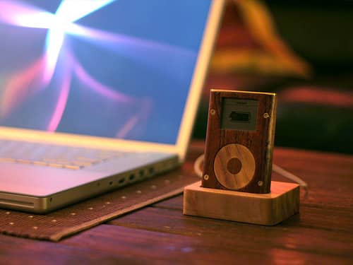 iLounge reader creates all-wood iPod mini, accessories