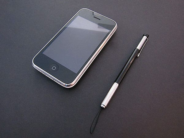 First Look: Pyramid Distribution iClooly Multi-Touch Pen for iPhone + iPod touch