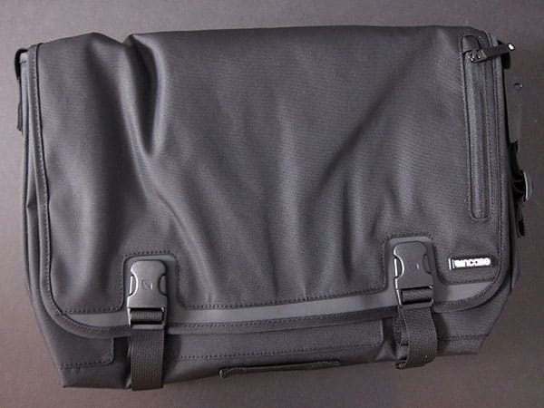 On Carrying Shrinking Macs, or, Incase’s Messenger Bags + Coated Canvas Sleeves