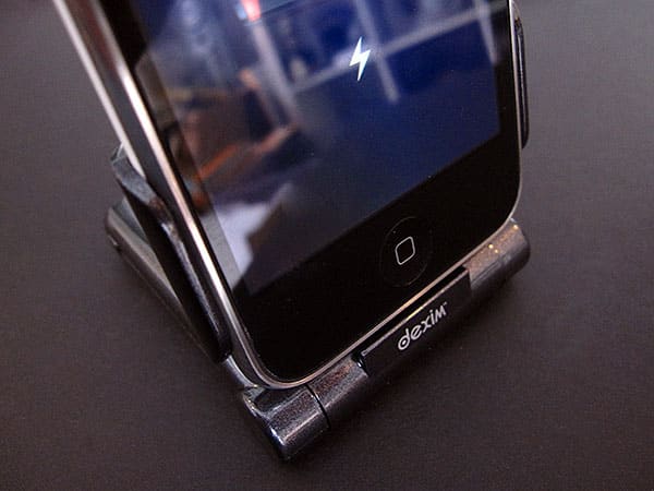 Review: Dexim P-Flip Power Play Dock for iPhone/iPod touch