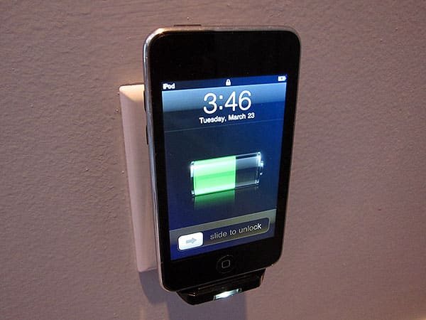 Preview: Scosche reviveLite II Docking Home/Travel Charger for iPod & iPhone