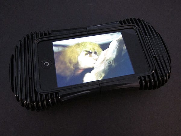 First Look: QDOS Jet Play Gaming Case for iPhone and iPod touch