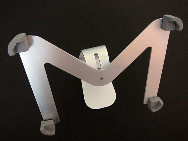 First Look: Maclove Titan Desktop Holders for iPad + iPhone 3GS