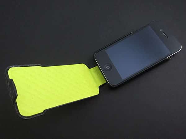 First Look: Vaja iVolution Top Black Series for iPhone 4