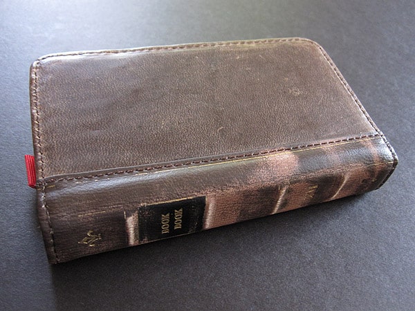 Review: Twelve South BookBook for iPhone 4