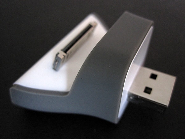 First Look: blueLounge MiniDock