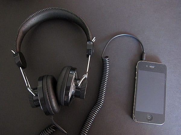 Review: iHome Soundesign SD63 Classic Retro Headphones