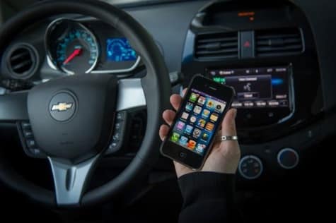GM first to integrate Siri’s Eyes Free feature