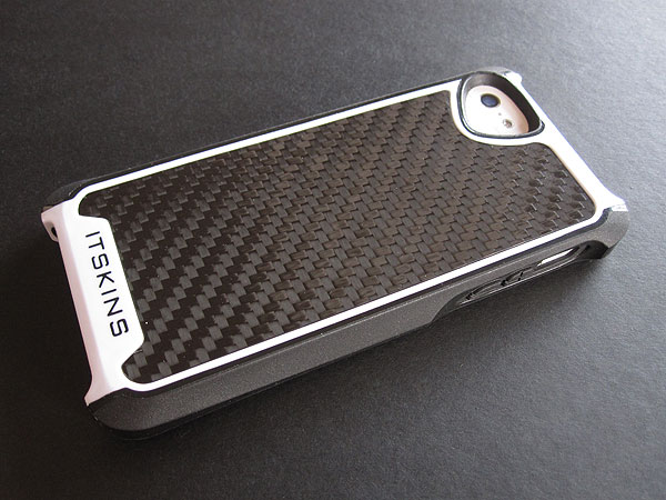 Review: Itskins Fusion Carbon Core for iPhone 5