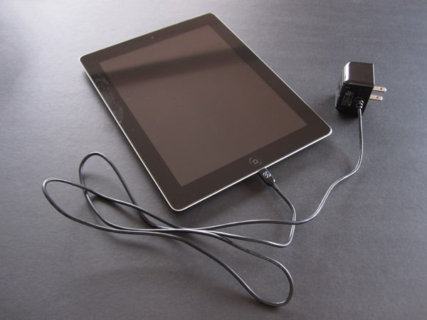 Review: Scosche strikeBASE 12W Wall Charger for Lightning Devices