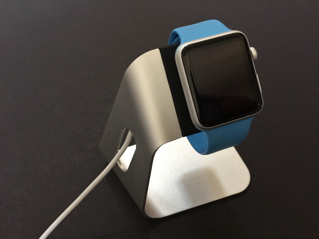 Review: Spigen Apple Watch Stand S330