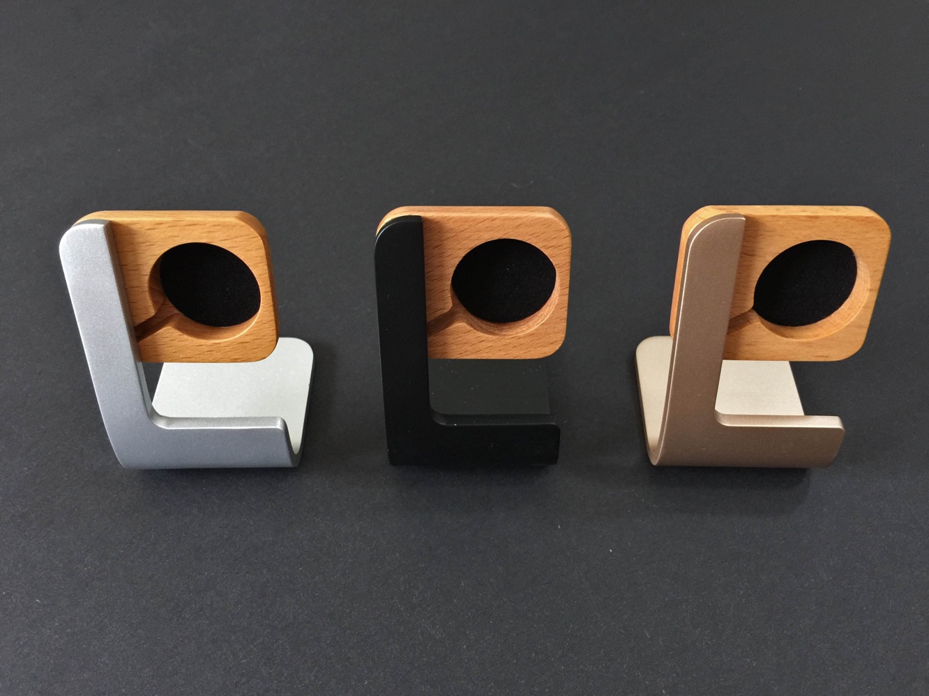 Review: Odoyo KickStand Charging Dock for Apple Watch