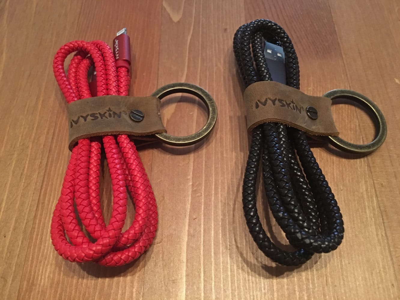 IvySkin Reel Lightning-to-USB Cable