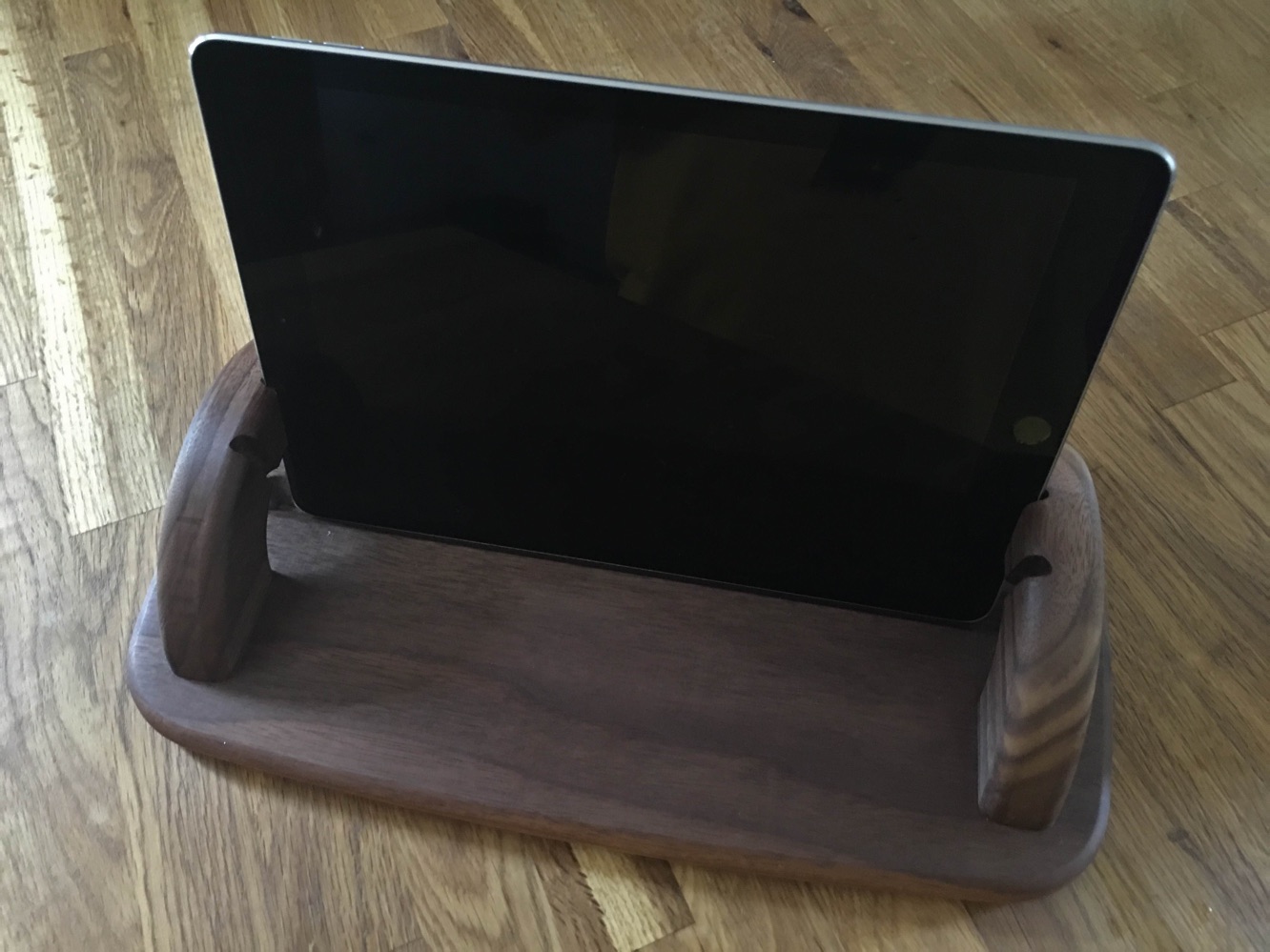 Review: Moe Bull Stand for iPad Air 2 + 9.7” iPad Pro