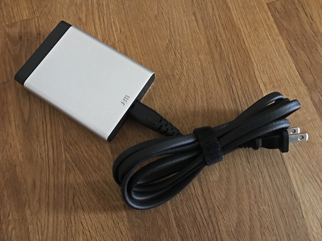 Just Mobile AluCharge USB Charger