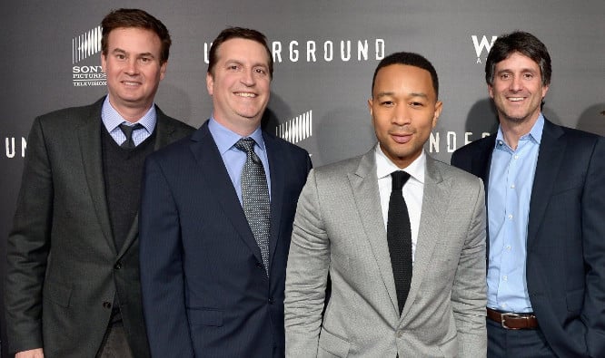 Apple hires adds to video executive team, plans $1B investment in video content