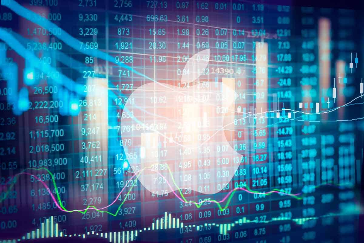 Elizabeth Warren wants to break Apple