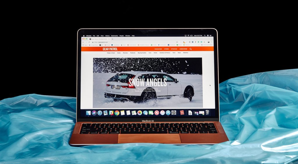 2018 MacBook Air has relatively thin bezels