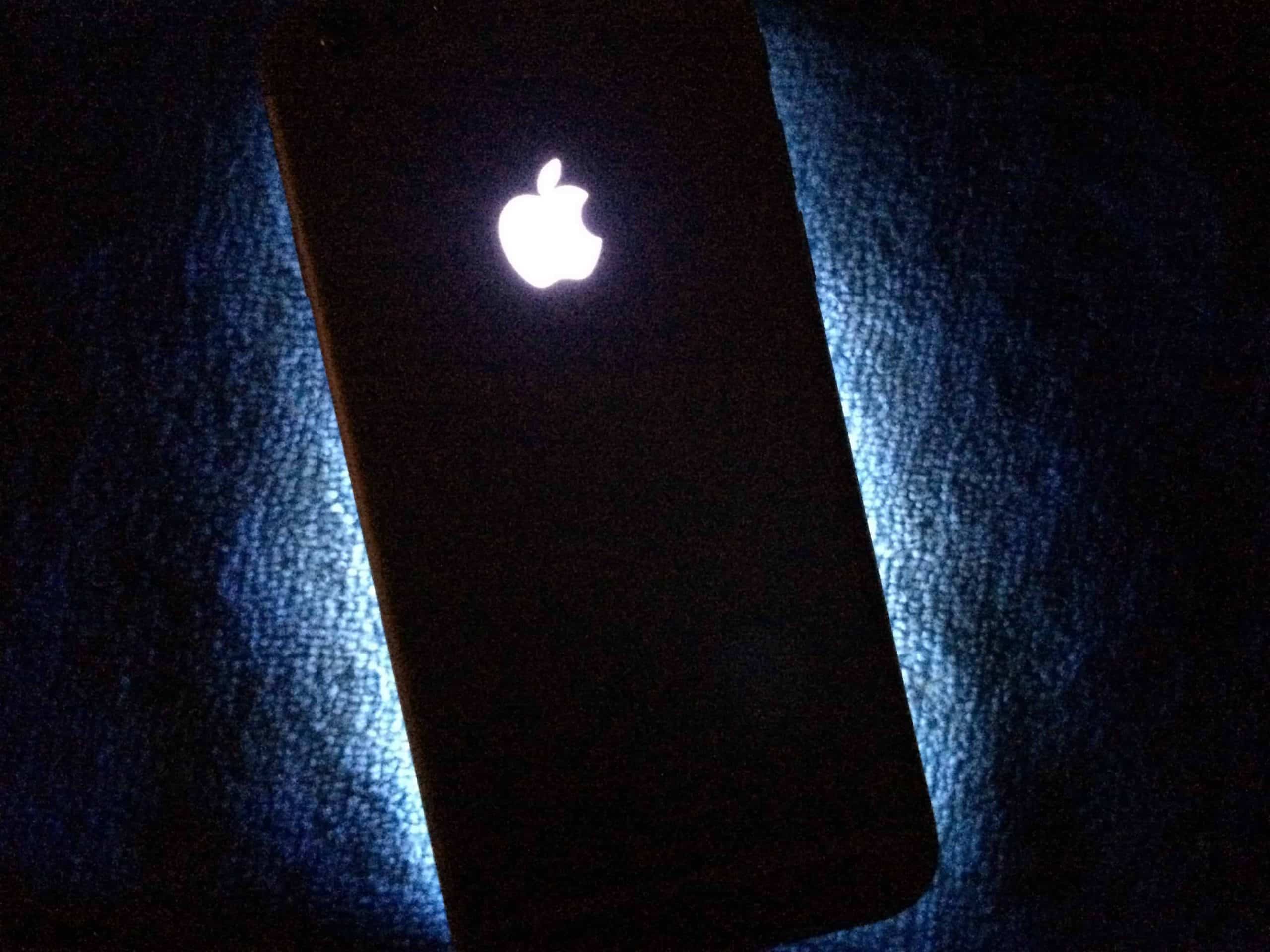 iPhones could have glowing Apple logo as notification light