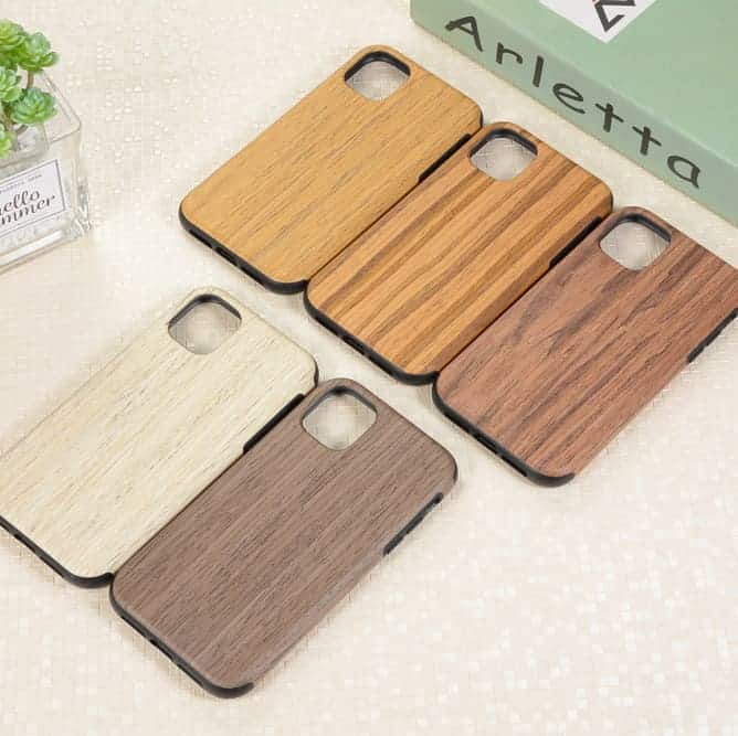 This is a wooden case by RainMan for the iPhone 11 Pro Max.