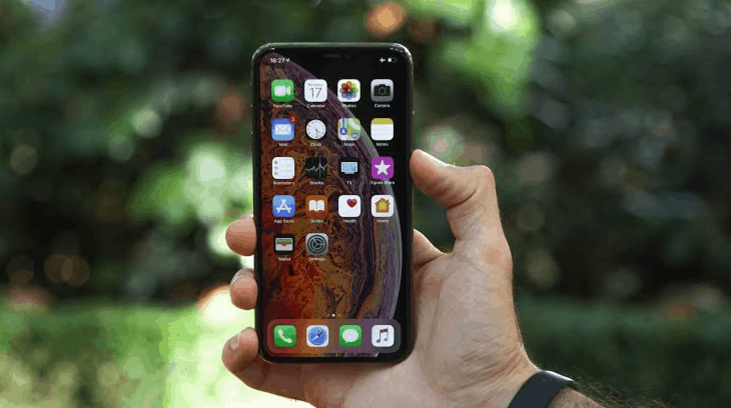 It Feels Like a Crime to Put a Case on the Nicest Smartphone Apple's Ever Made