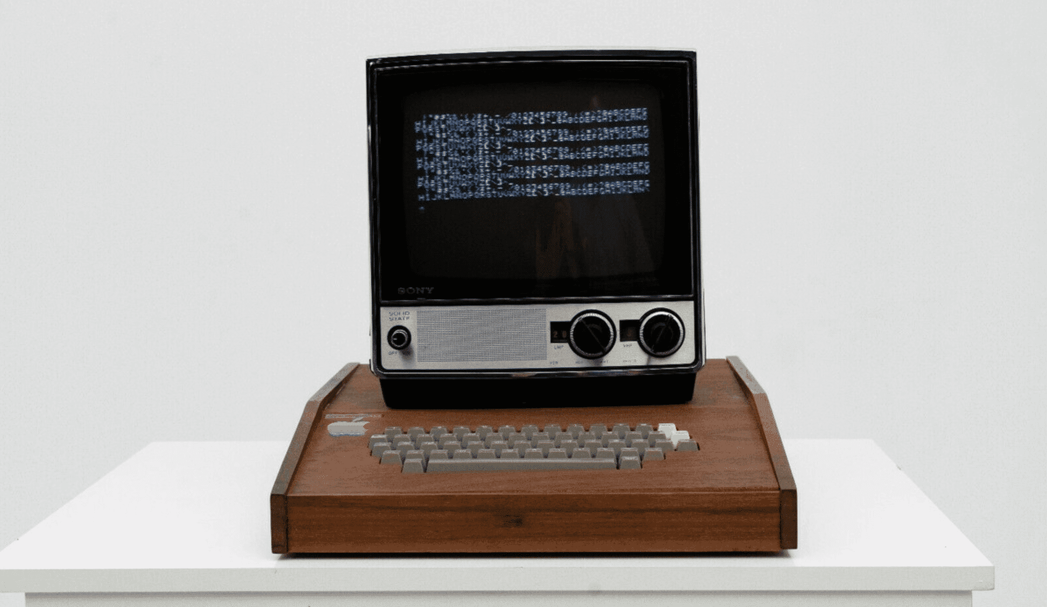 Near-Perfect Apple-1 with Custom Wood Case Expected to Fetch $1.75M