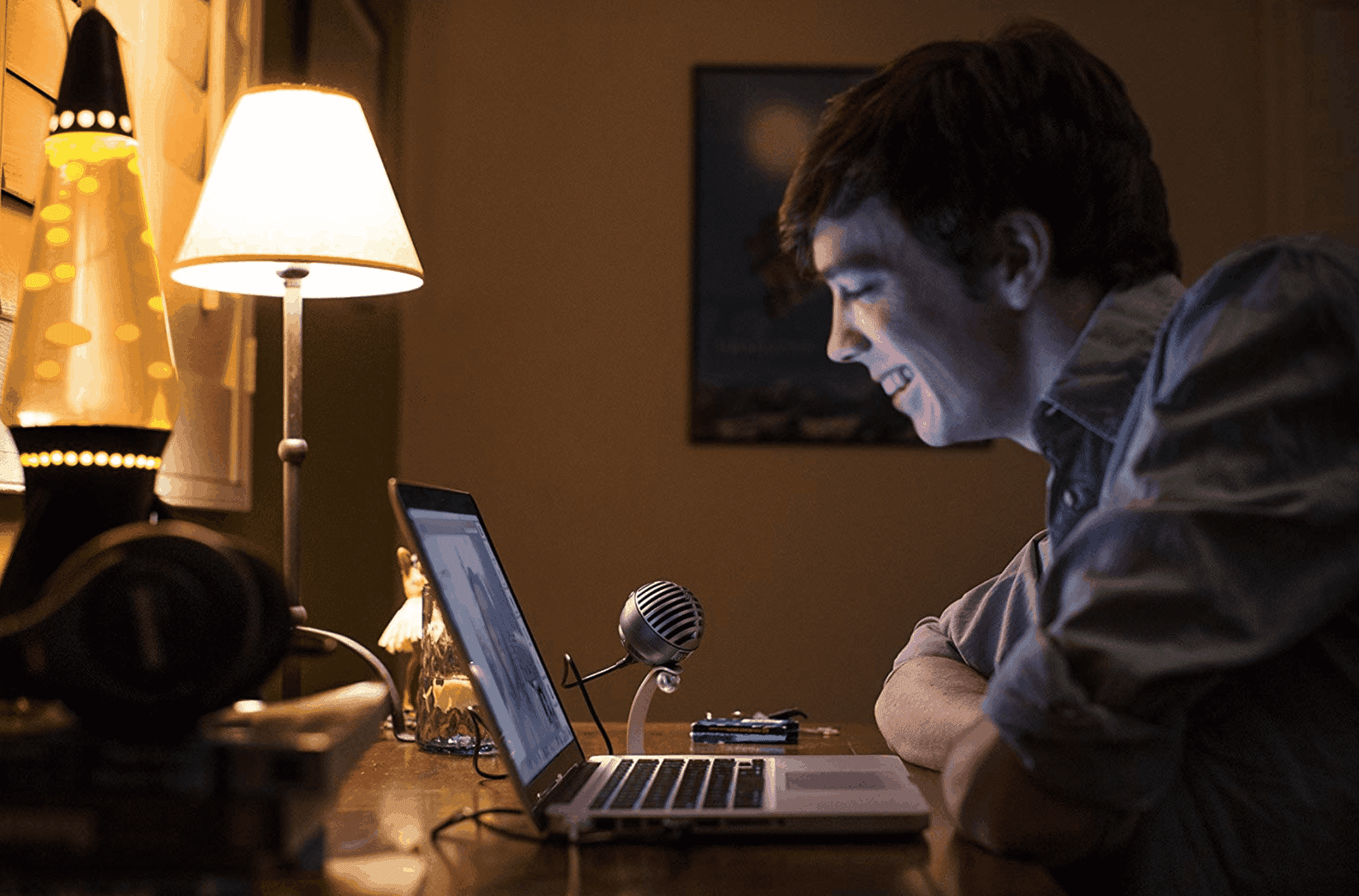 Record Podcasts and Chat Hands-Free On Your iPhone With The Discounted Lightning Microphone