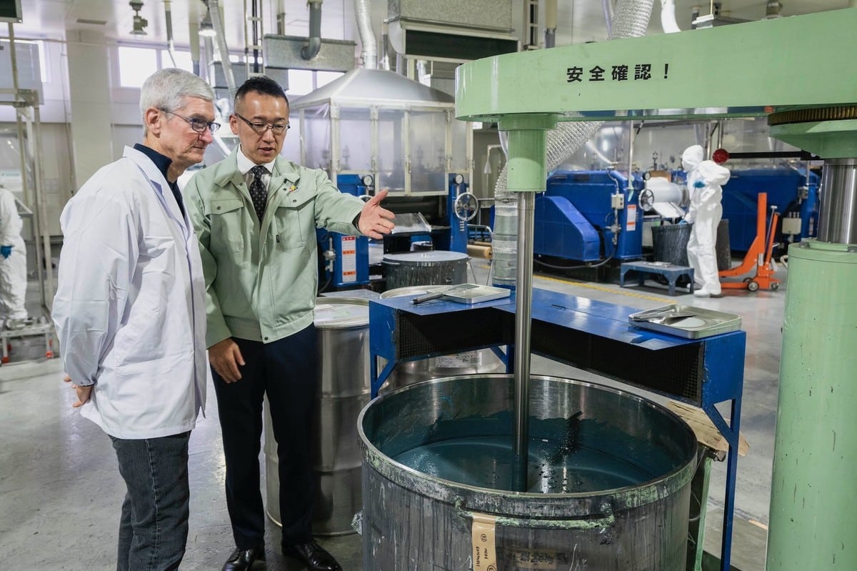 iPhone 11 Pro Midnight Green with Tim Cook and Seiko Advance