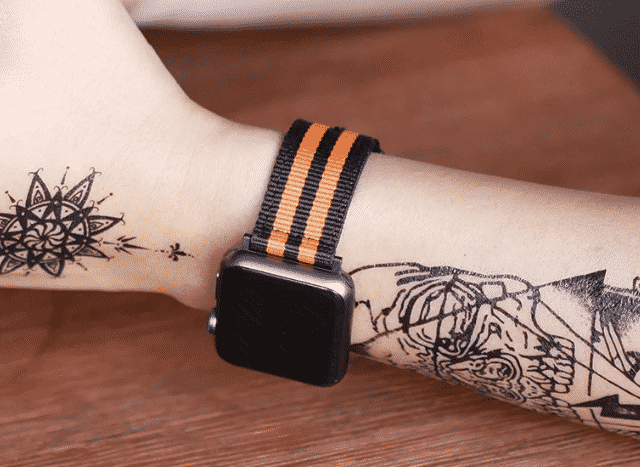 This is the Hot Nylon Band for 44mm and 40mm Apple Watch Series 5.