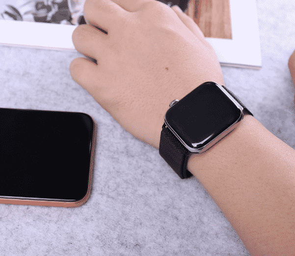 This is the Steel Loop Band for 44mm and 40mm Apple Watch Series 5.