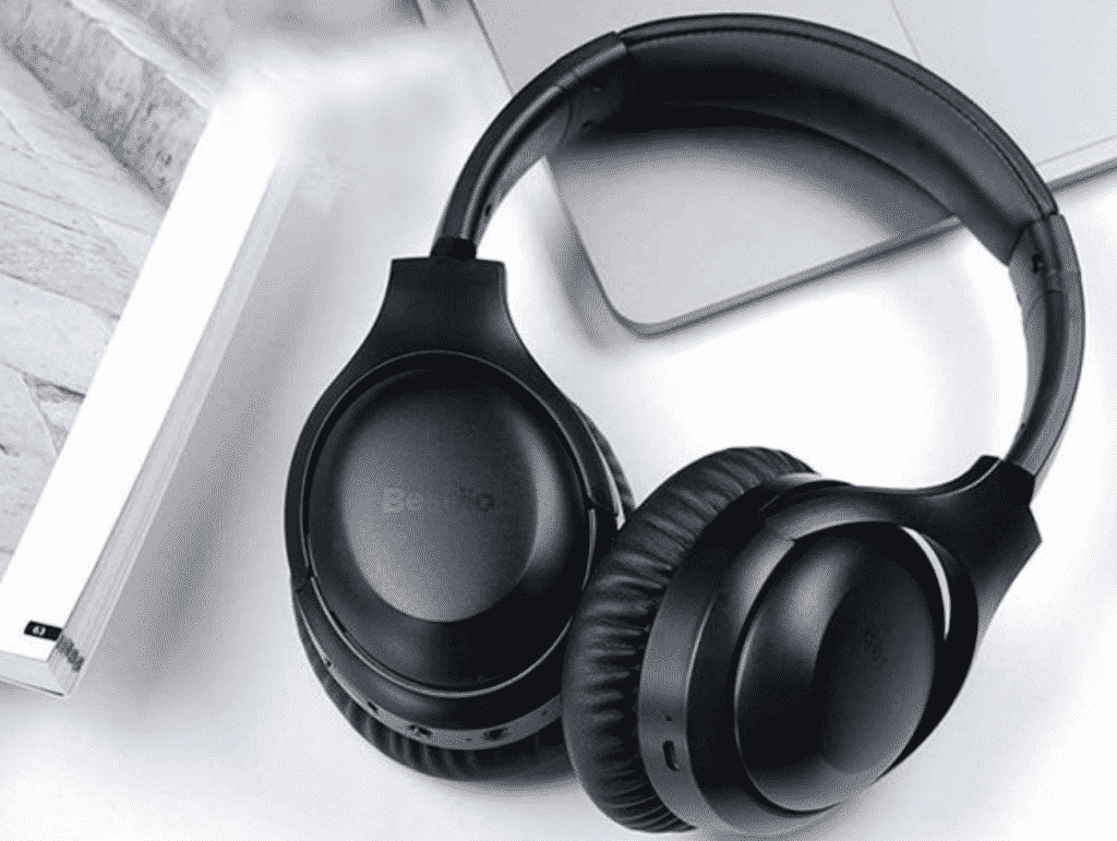 Noise-cancelling headphones by BesDio