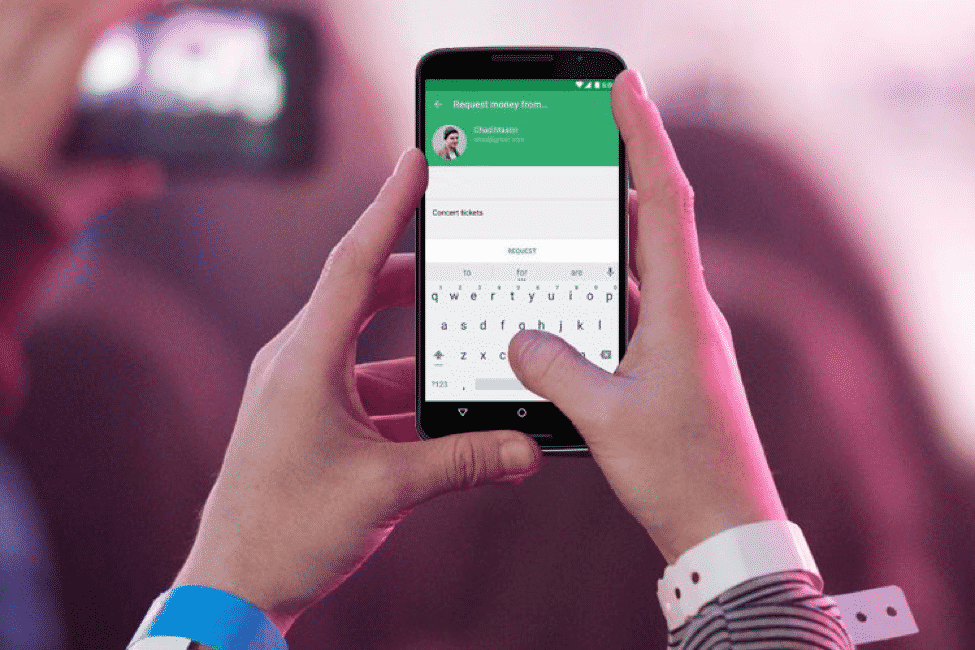 cheating gf on the phone