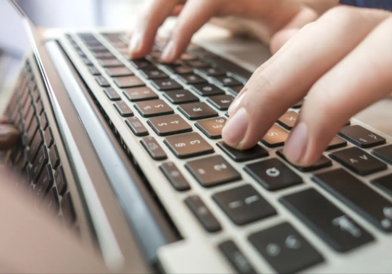 Rent a hacker for hire service to spy on cell phone