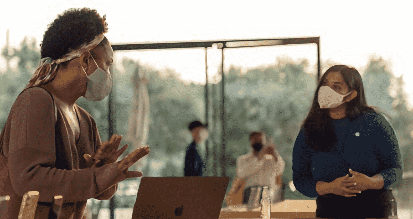MacArthur Center Apple Store