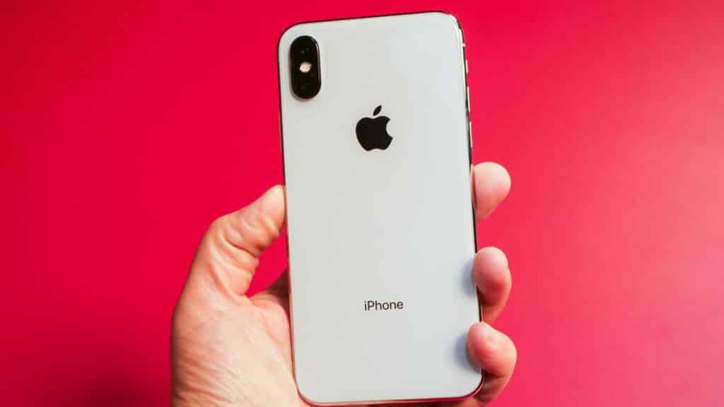 iPhone X falls from plane, owner tracks it down