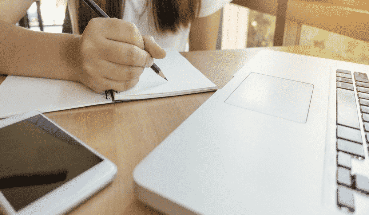 The Benefits and Drawbacks To Utilising An Essay Writing Service