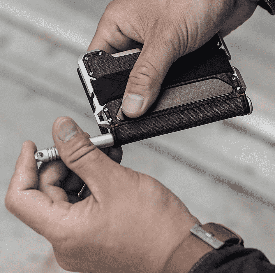 10 Innovative Smart Men Wallets for 2021