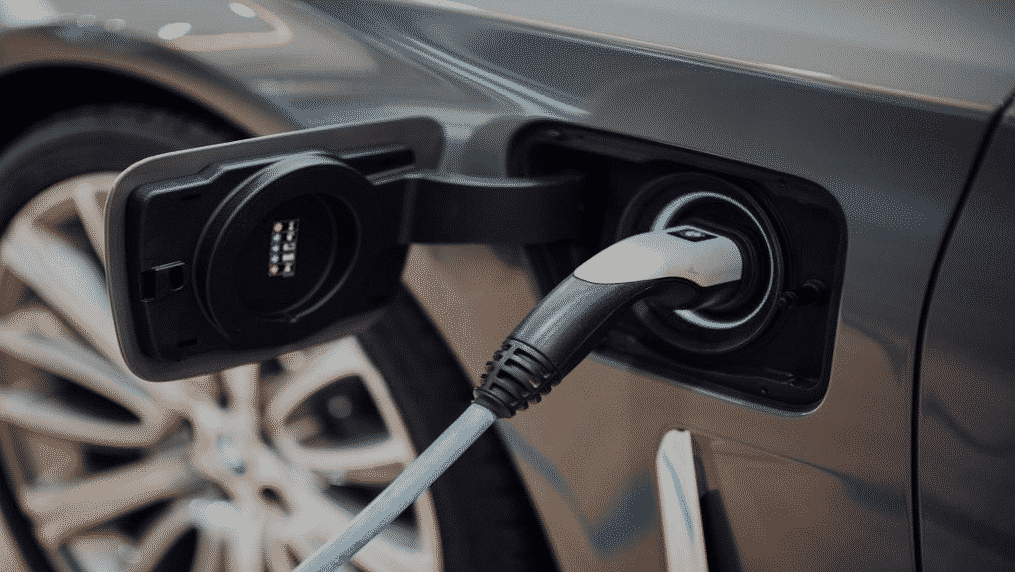 Most EV Makers’ Shares Tumble, Is Tesla the Only Safe Bet?
