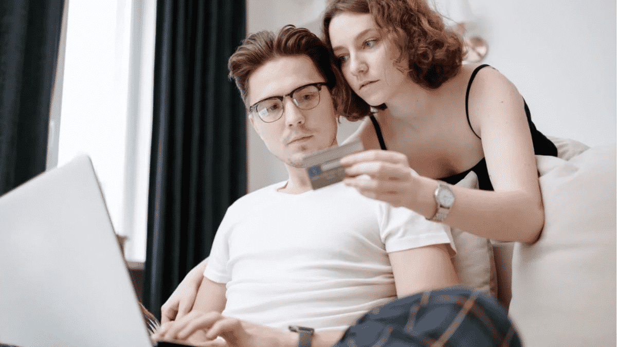 Top Ways to Keep Your Online Spendings in Check With Tech Solutions