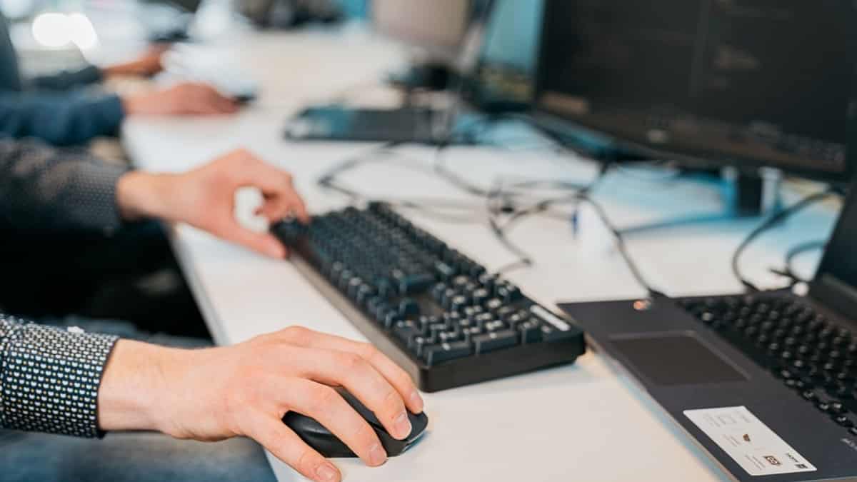 4 Reasons to Use a Booking Software