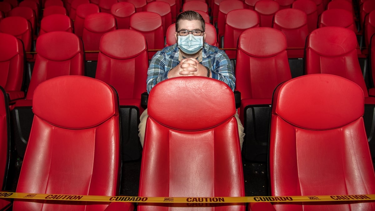 7 Reasons Why People Don't Go To Movie Theater Anymore