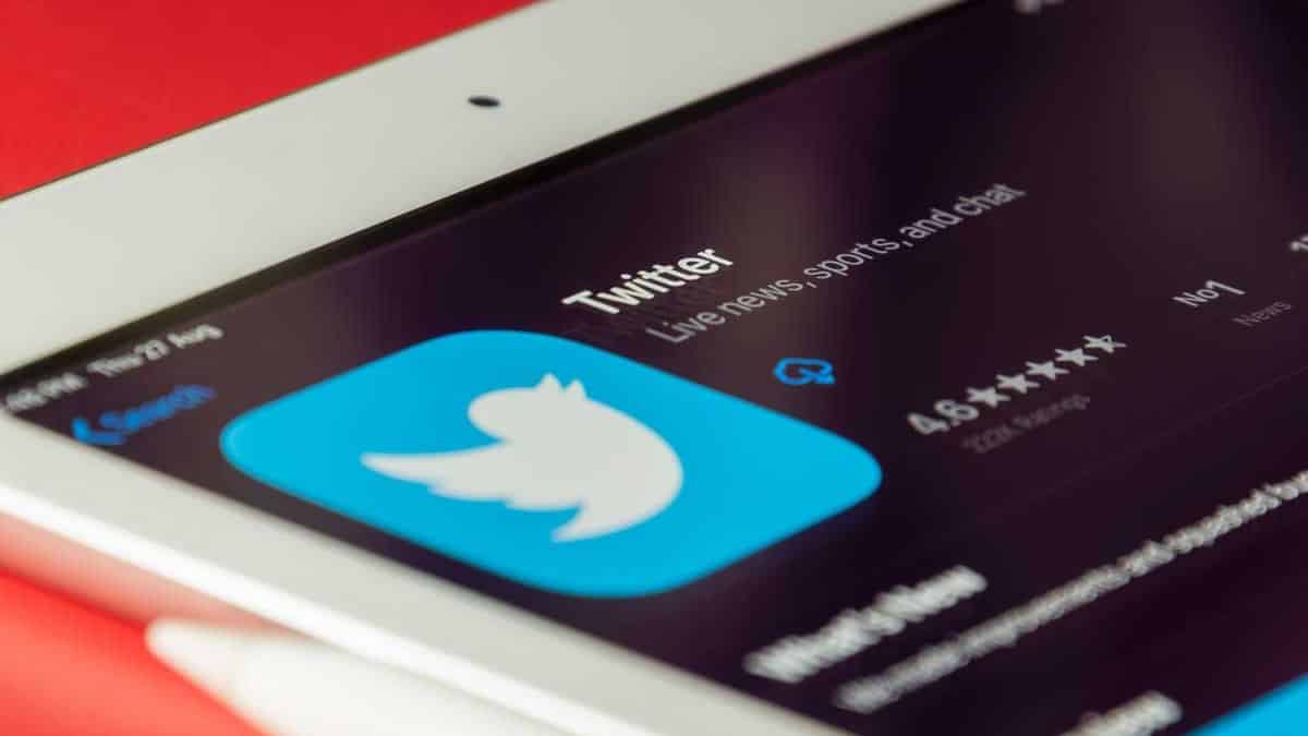 3 Best Sites to Buy Twitter Followers and Retweets (Cheap and Fast)