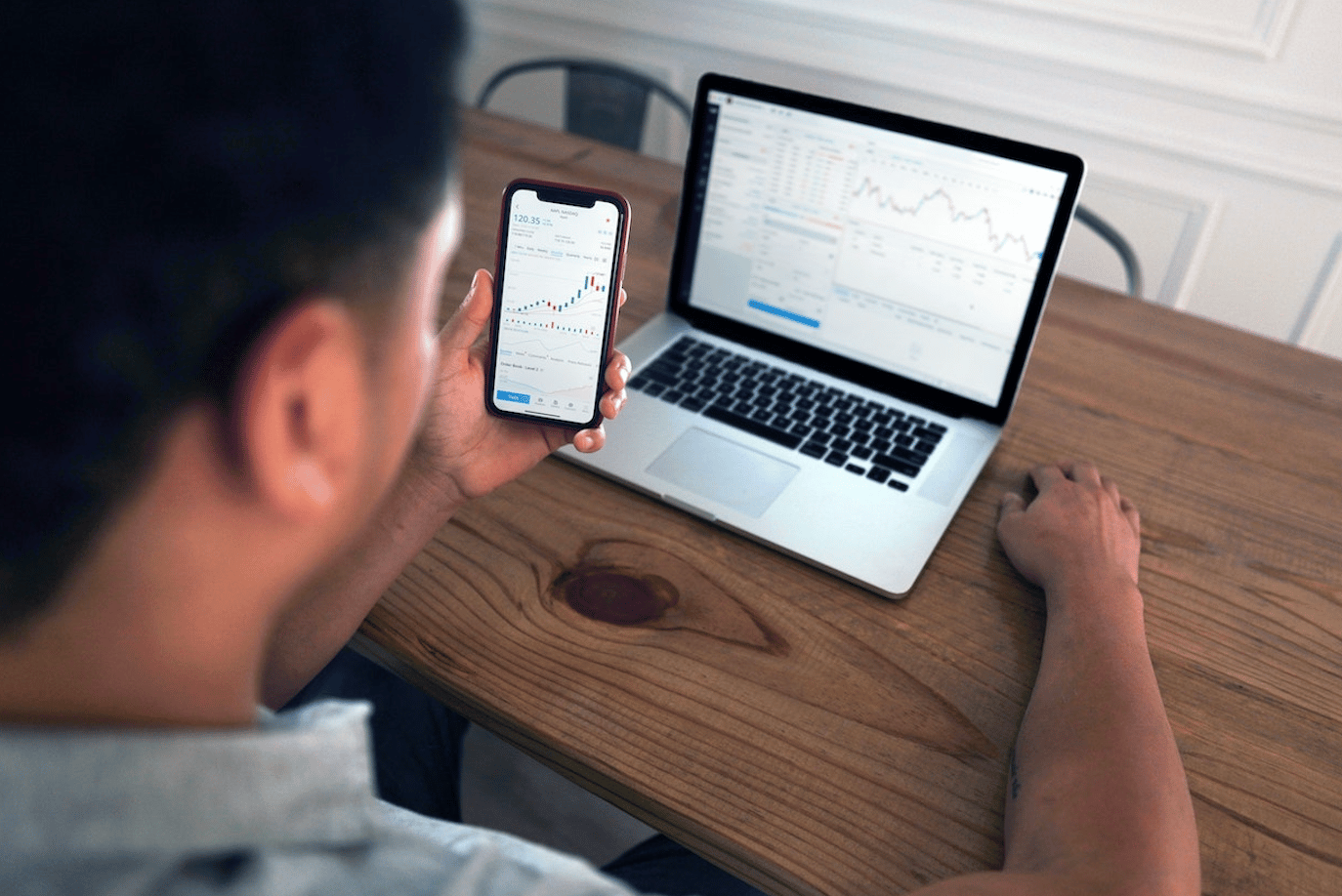 What Is the Difference between Cross-Selling & Upselling?